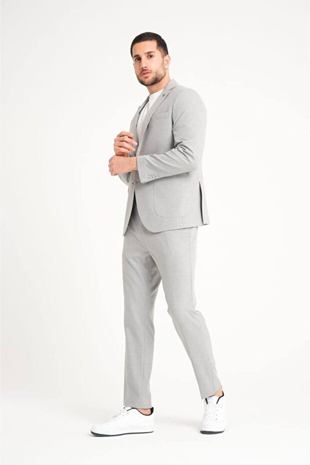 بدلة رجالية برباط بقصة ضيقة - 1