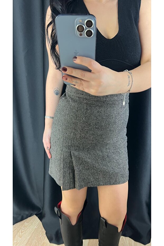 تنورة مخططة بنمط مربعات - 1