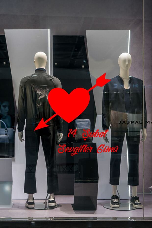 Arrow through Valentine's Day Heart Full of Past 60 Cm Sticker