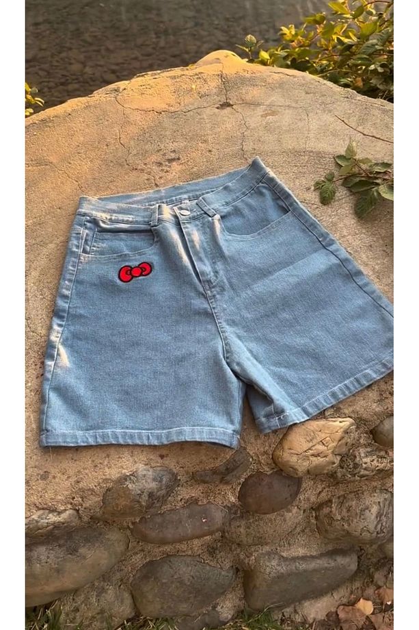 Mavi Oversize Hello Kitty Nakışlı Kot Şort - 2
