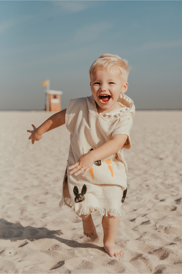 KIDS COTTON BEACH PONCHOS-RABBITS & CARROTS 0-2 YEARS