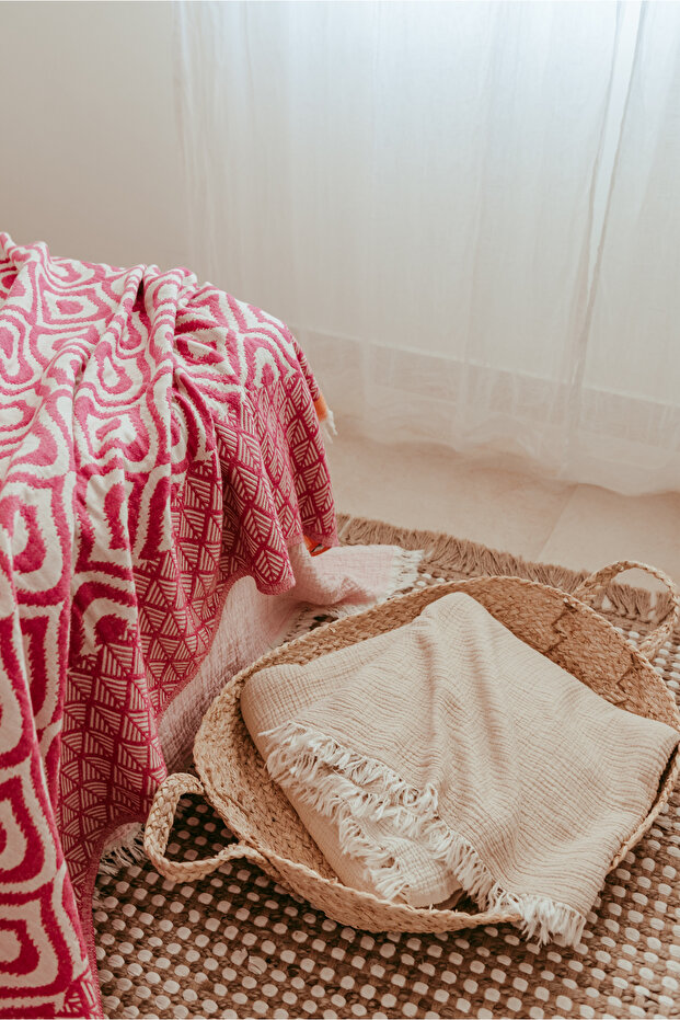 COTTON THROW BLANKET- WARM AND BRIGHT PINK