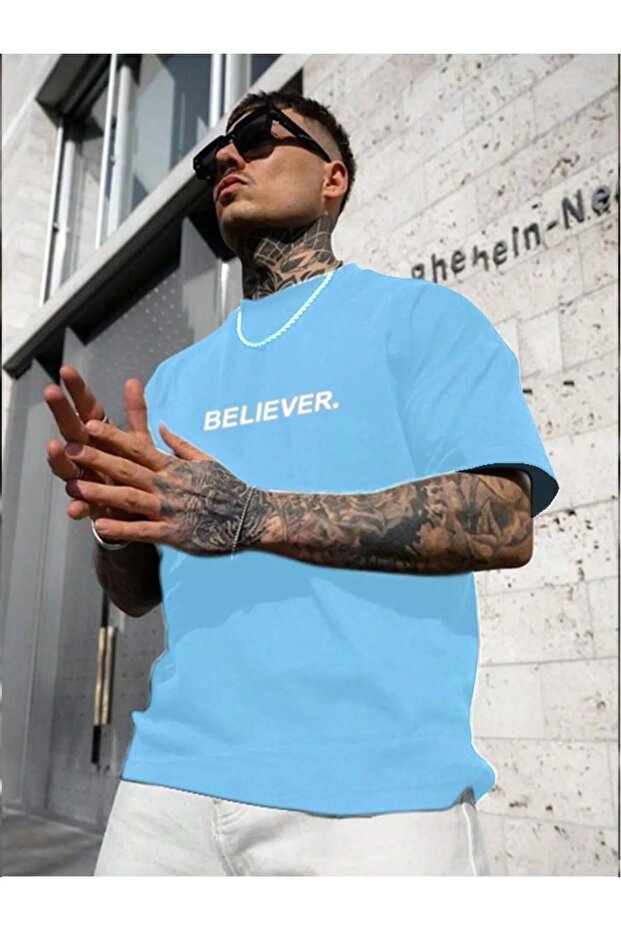 تيشيرت رجالي كبير الحجم مطبوع عليه Believer باللون الأزرق