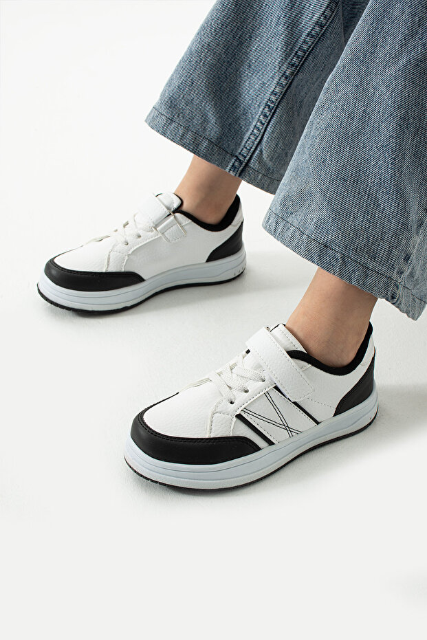 Children's Sneaker Comfortable for Daily Use Comfortable Flexible Sole for School and Outside