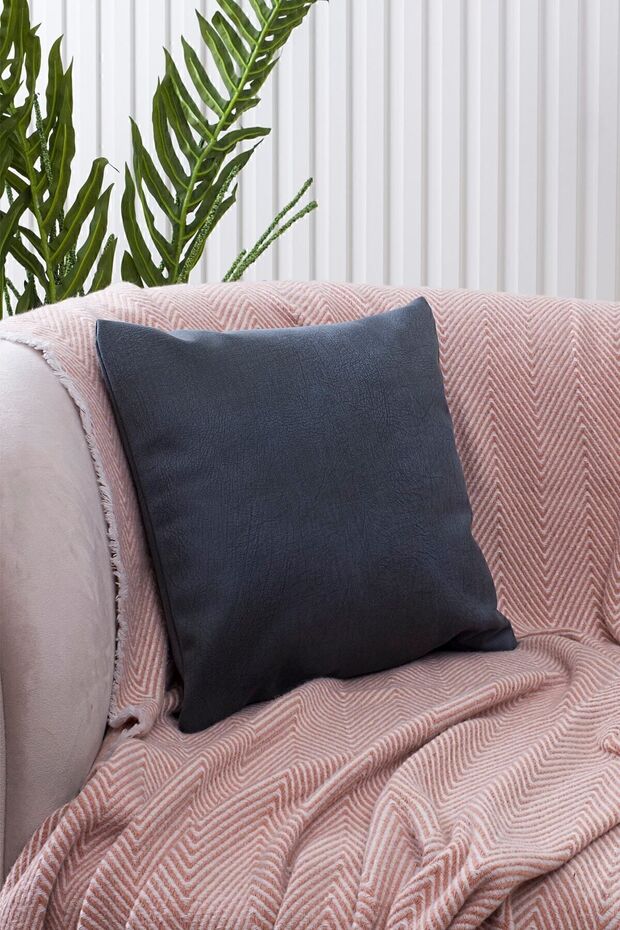 غطاء وسادة منقوش بنقشة رخامية من جلد الغزال من أسترا مقاس 43 × 43 سم - أزرق بترولي