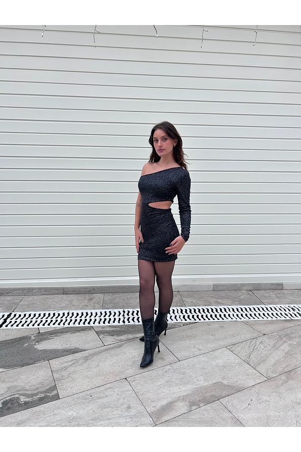 Gri Simli Tek Kol Pencere Detay Elbise - 3