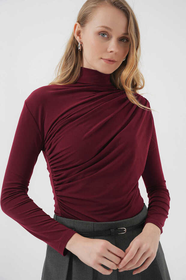 بلوزة رملية بتفاصيل رملية - 1