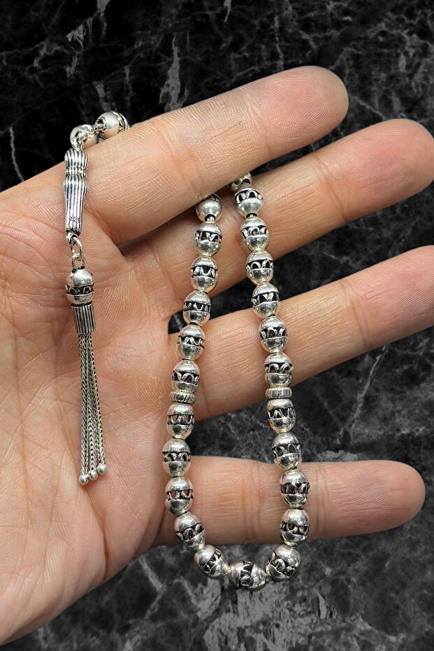 مسبحة فضية مع نمط معالجة في المنتصف - 1