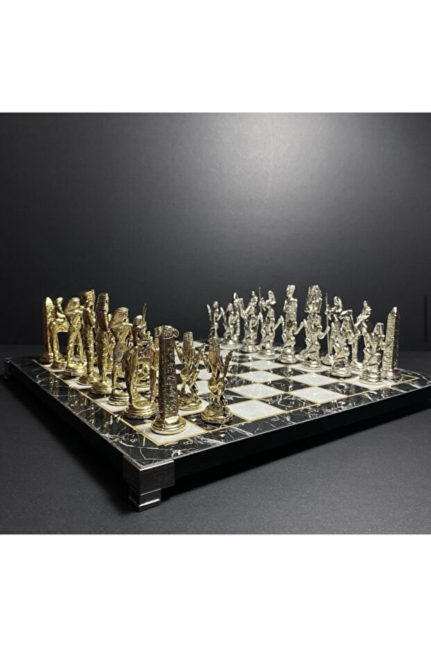 “Luxury Chess Set with Mythological Egyptian Figures – 33X33 cm Cast Metal, Decorative and Collectible”