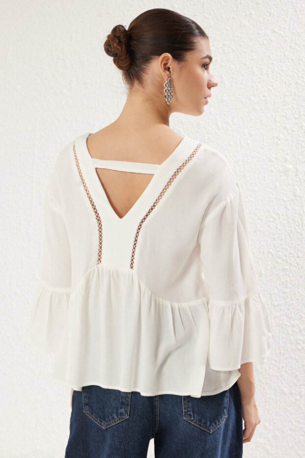 Beyaz Dantel Detaylı Boho Dokuma Bluz TWOSS25BZ00250 - 5