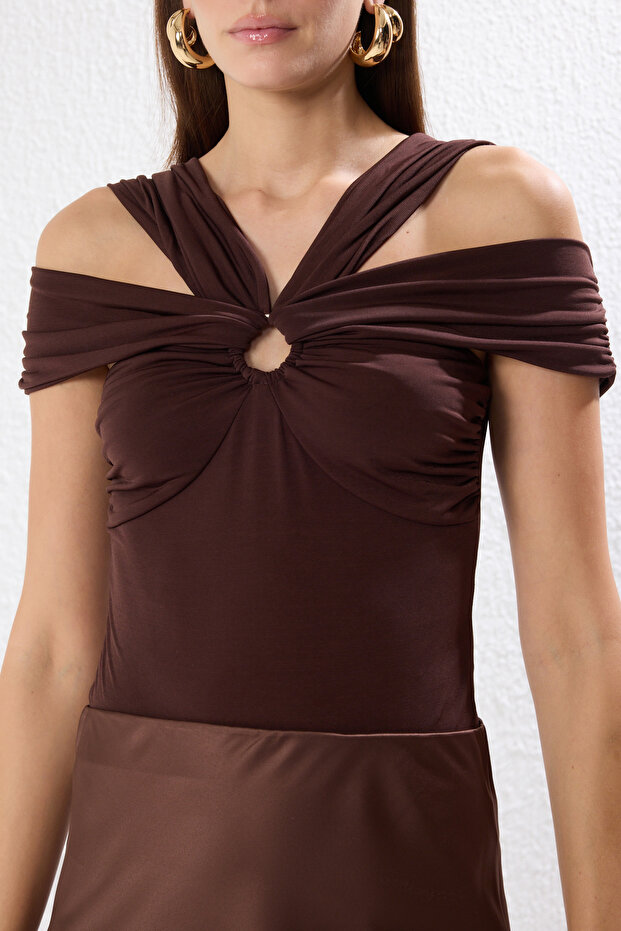 Kahverengi Aksesuar Detaylı Örme Body TPRSS25BD00004 - 4