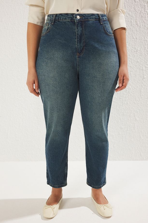 Koyu Mavi Yüksek Bel Comfort Eskitme Yıkamalı Mom Fit Büyük Beden Jeans TBBSS25CJ00004 - 3