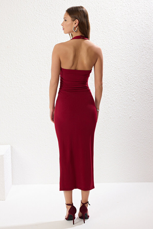 Bordo Boyundan Geçmeli Büzgülü V Yaka Bodycone/Vücuda Oturan Esnek Maxi Örme Elbise TWOSS25EL00234 - 5