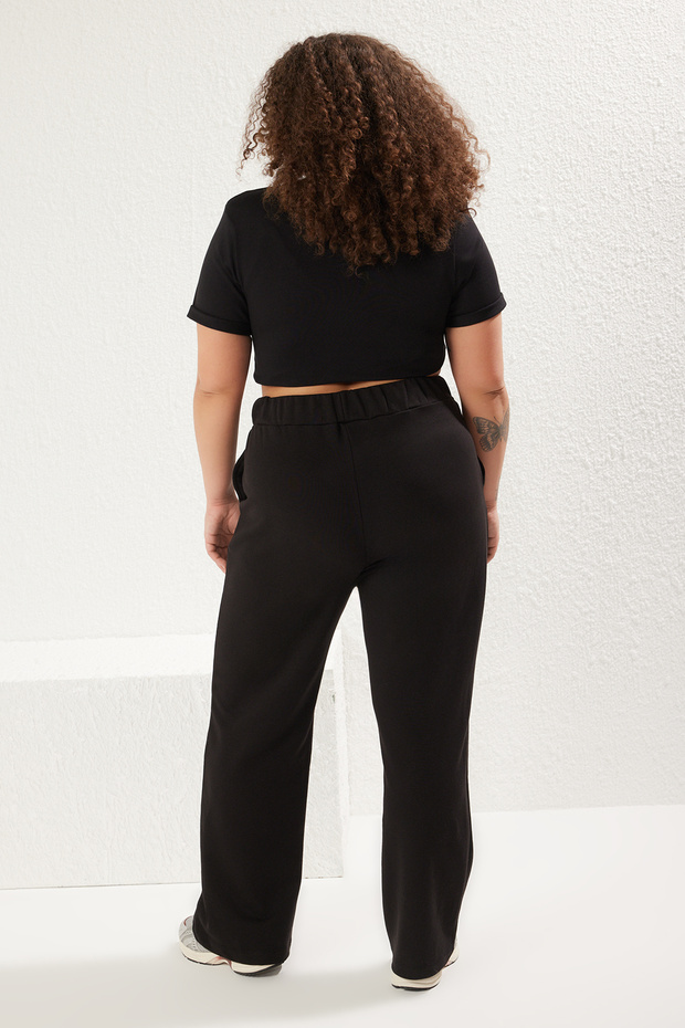 Siyah Wide Leg Yüksek Bel Etiket Detaylı Örme Büyük Beden Eşofman Altı TBBSS25AJ00001 - 5