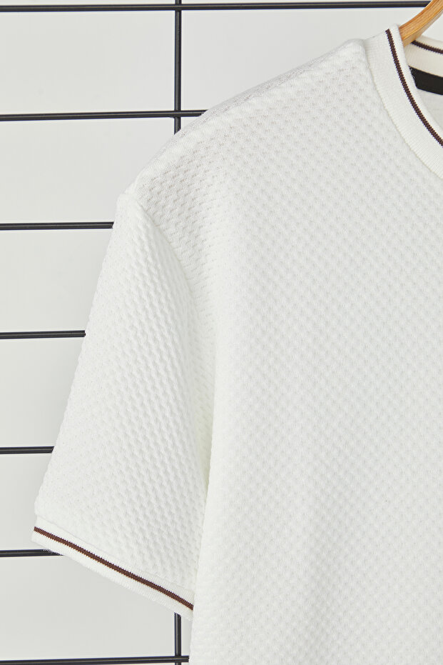 Beyaz Regular/Normal Kesim Dokulu Triko Bantlı T-Shirt TMNSS25TS00042 - 9