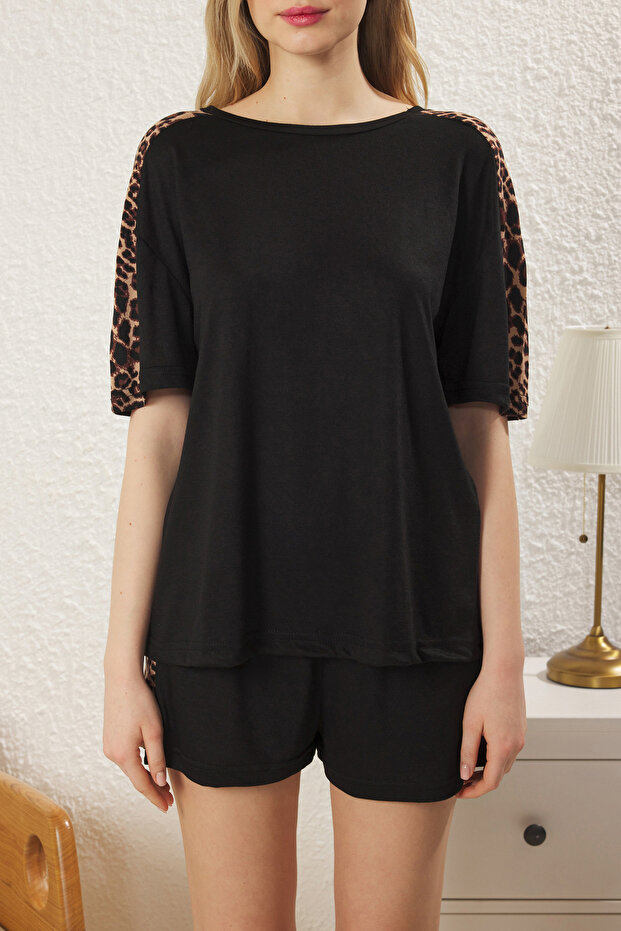 Siyah Leopar Detaylı Viskon Şortlu Örme Pijama Takımı THMSS25PT00241 - 4