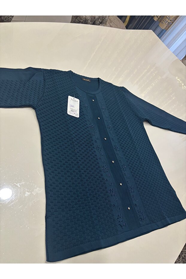 TAŞ DETAY VE İŞLEMELİ BLUZ - 2