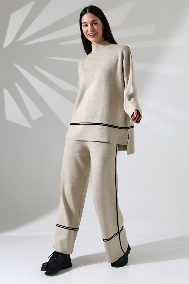 Stretchy Knitwear Oversized Sweater and High Waist Wide Leg Pants with Stripe Black Bottom Top Knitwear Set