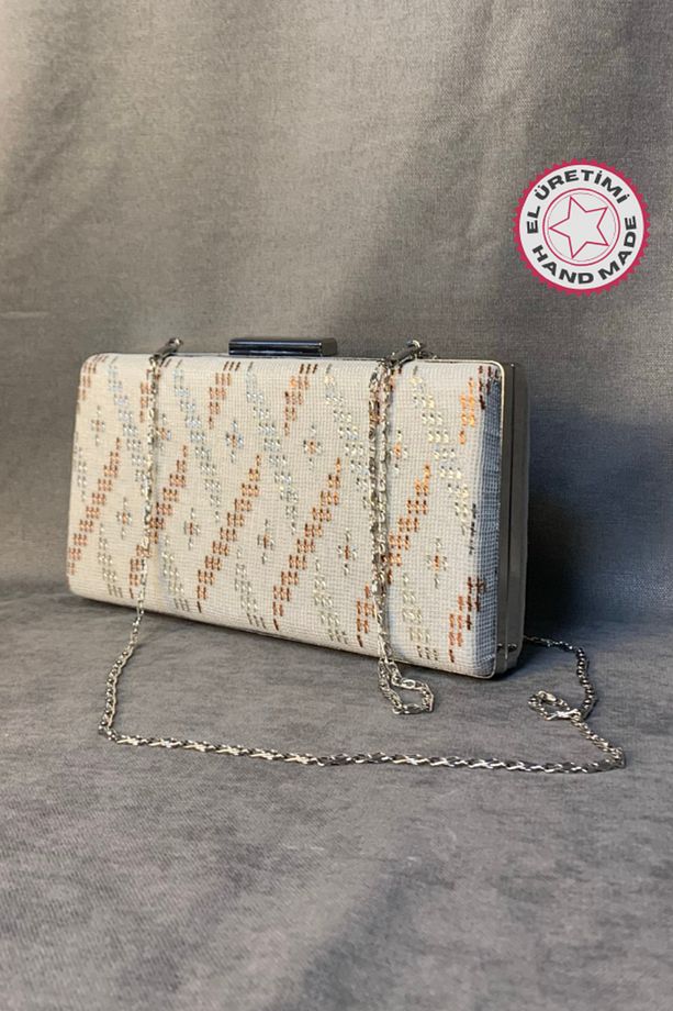 - Zekiye 2776 El Yapımı Bakır - Gümüş Rengi Tel Kırma Beyaz Abiye Çanta - 11 x 21 cm - 1