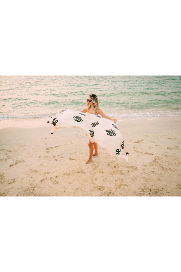 COTTON BEACH TOWEL -INFINITY BLACK
