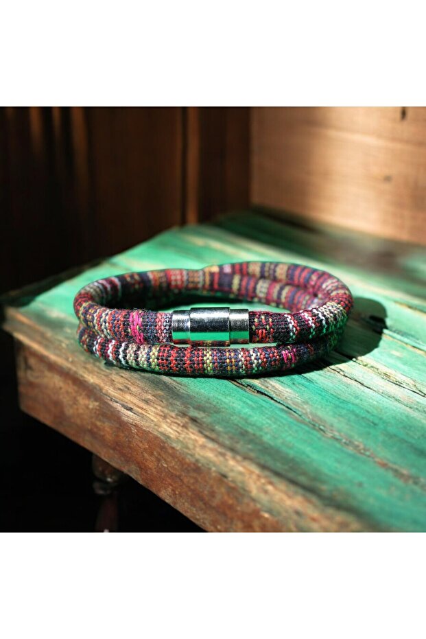 Ethnic Motif Fabric Wrap Bracelet – Elegance and Color Pinch