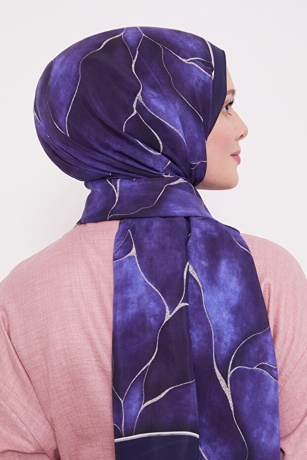 شال ملكي بنمط رقائق باللون الأزرق الداكن - 4