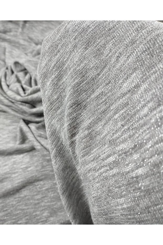 140 Model Gray Glitter Thin Knitwear