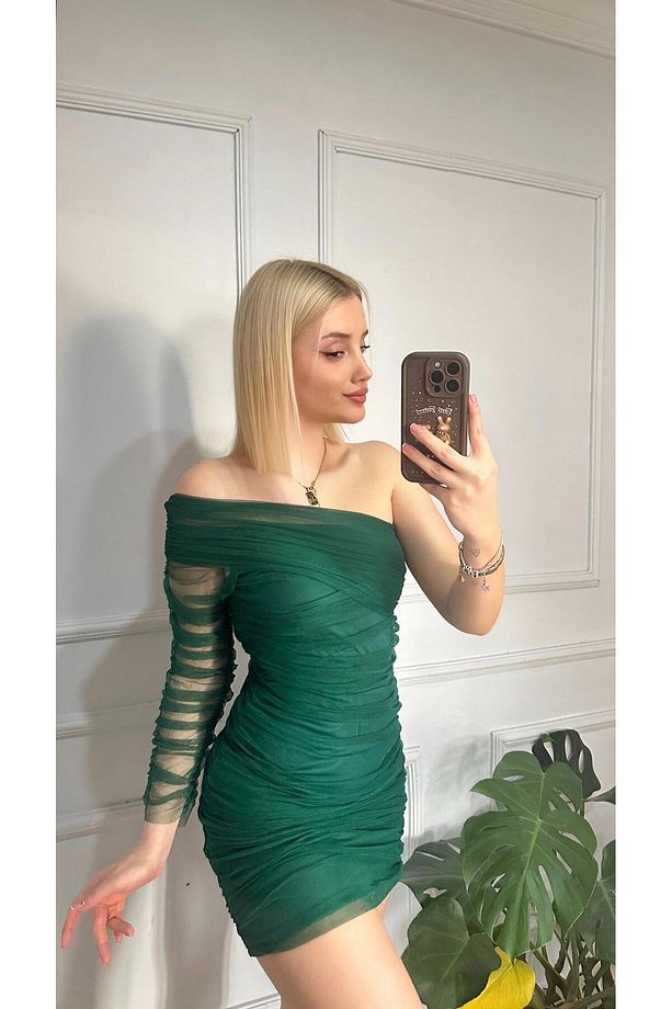 Kadın Zümrüt Yeşil Fermuarlı Tek Kol Madonna Yaka Astarlı Drape Detay Trend Mini Elbise - 4