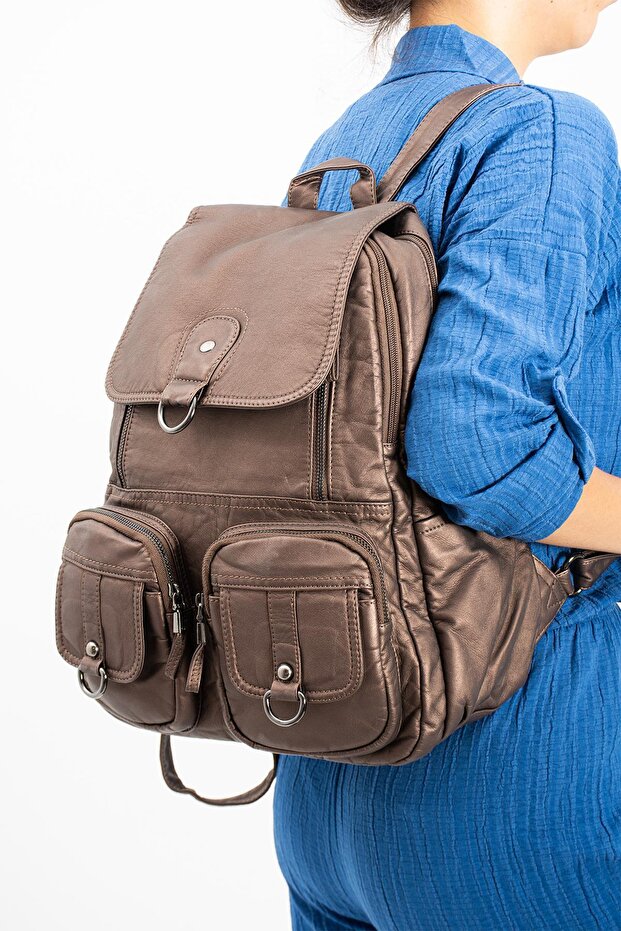 حقيبة ظهر من الجلد المغسول باللون البرونزي - 3