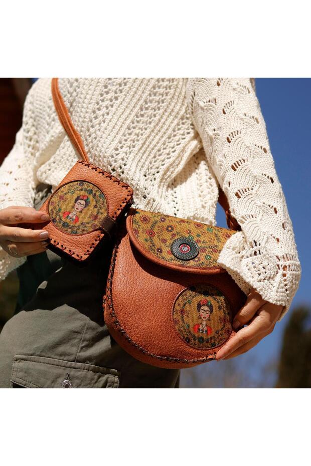 Frida Figürlü Designed Cross-Weave Shoulder Bag in Tan and Wallet in Tan Combination