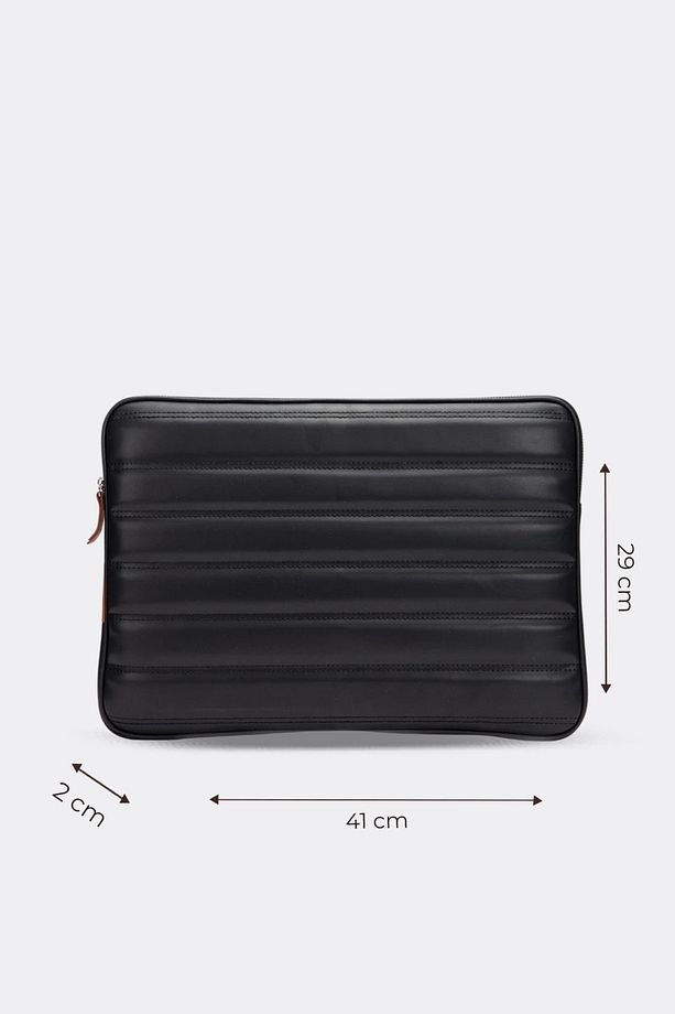 Kapitone Laptop Kılıfı 15.6 & 16 Inç Düz Siyah - 3