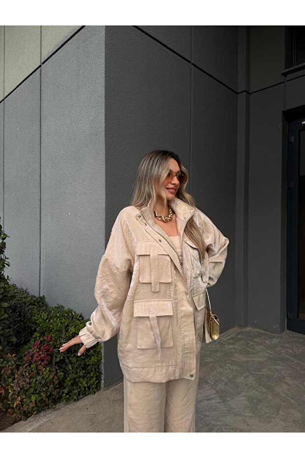 بدلة سفاري لامعة مع جيوب - 1