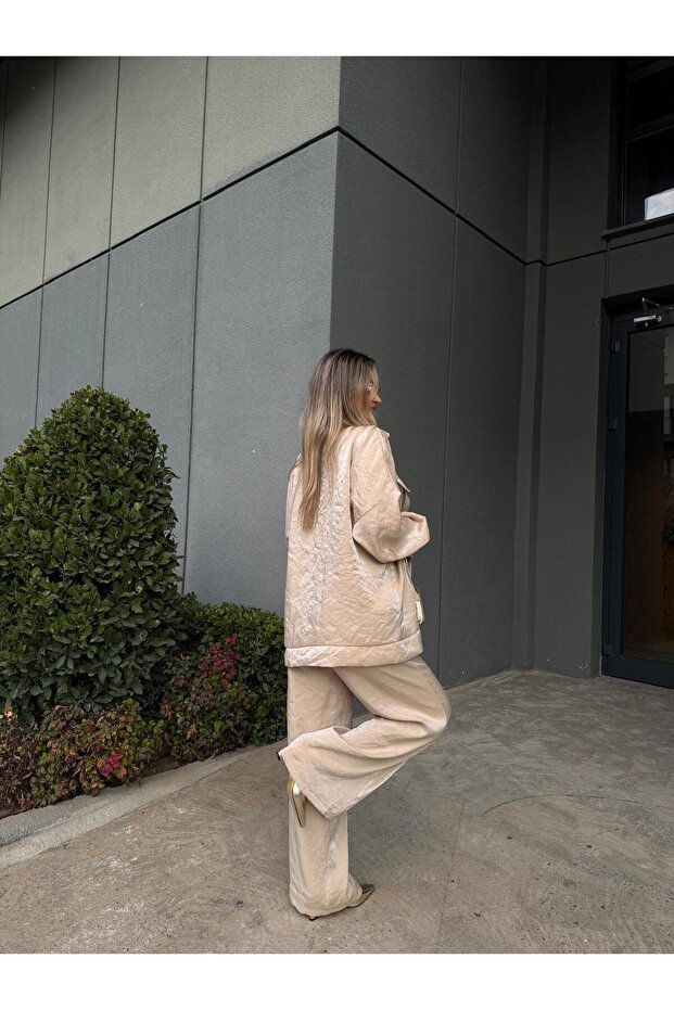 بدلة سفاري لامعة مع جيوب - 5