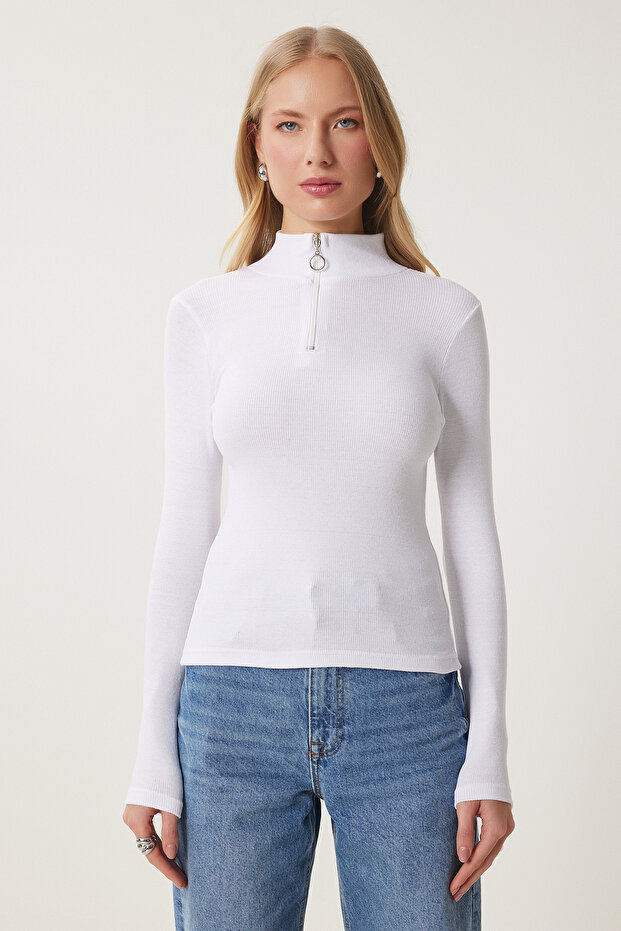 Biała damska dzianinowa bluzka zapinana na zamek i kołnierzyk GT00045 - 5