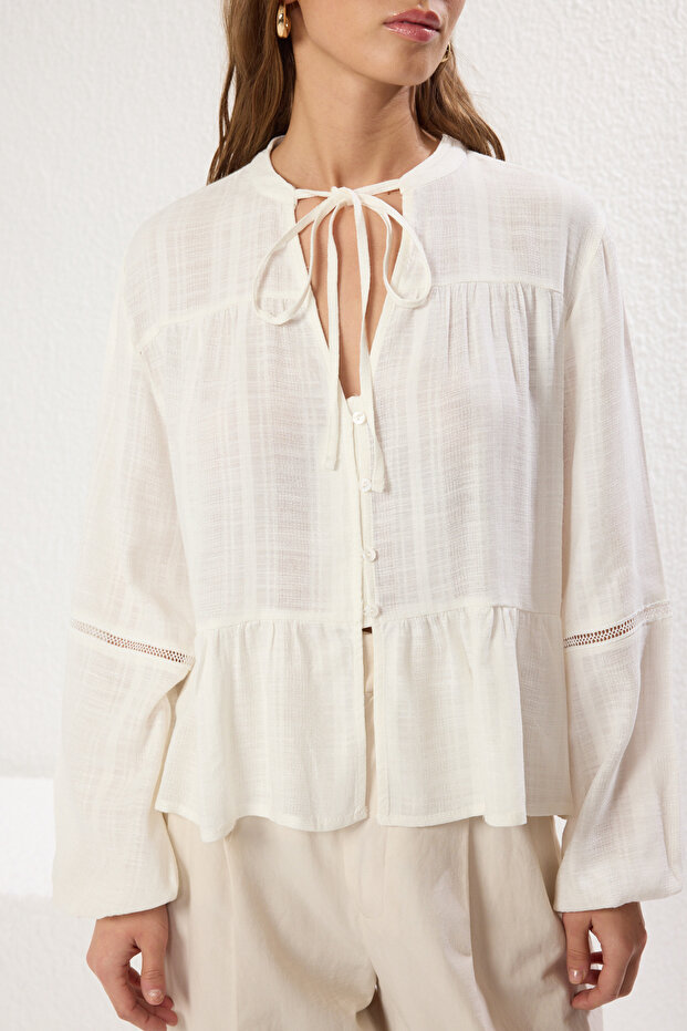 Beyaz Pamuklu Pamuklu Dokulu Kolda Dantelli Oversize Boho Dokuma Gömlek TWOSS25GO00038 - 3