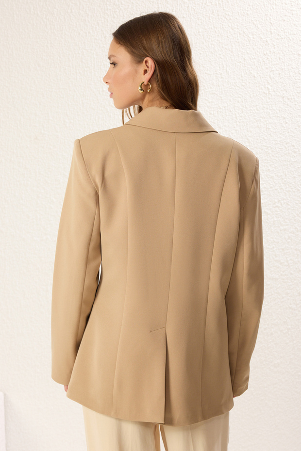 Zweireihige Blazerjacke in Nerzfarbe – normale Passform TWOSS25BC00032 - 5