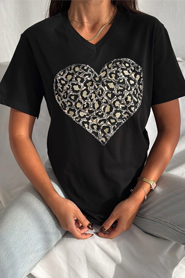 Women's Black V-Neck Plus Size Heart Pattern Sequin Sequin Embroidered 100% Cotton Plus Size T-Shirt