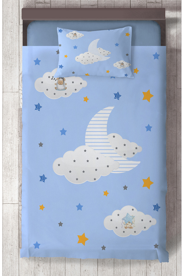 BABY AND KIDS ROOM Lamb Patterned Bedspread Sleeping on Cloud