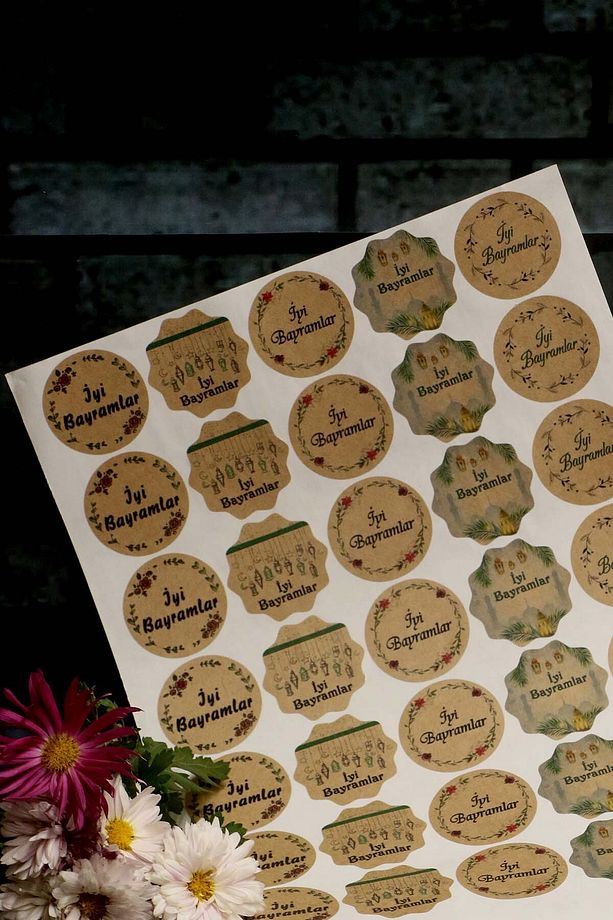 Bayram etiketi - İyi Bayramlar baskılı - 70 adet kraft etiket (4,5 cm) - 1
