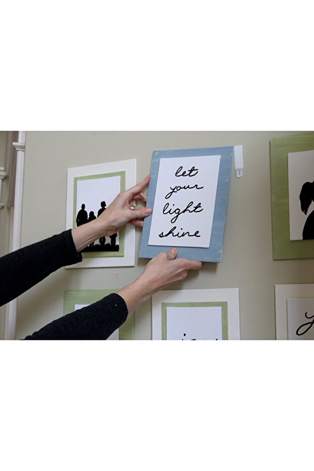 MEDIUM PICTURE HANGING STRIPS - - 3