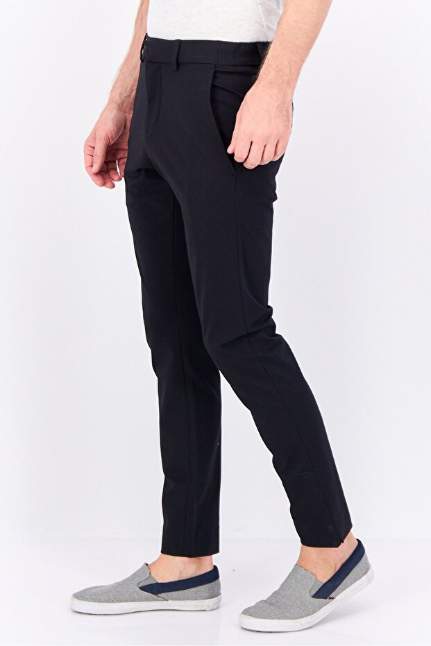 بنطال تشينو سادة بقصّة عادية للرجال، أسود - 2