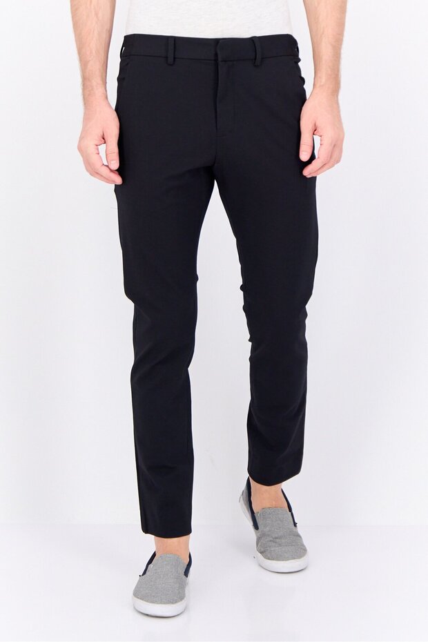 بنطال تشينو سادة بقصّة عادية للرجال، أسود - 1