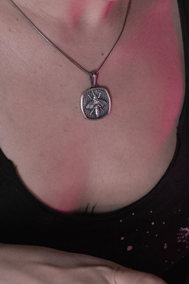 Arı Madalyon Gümüş Kolye - 5