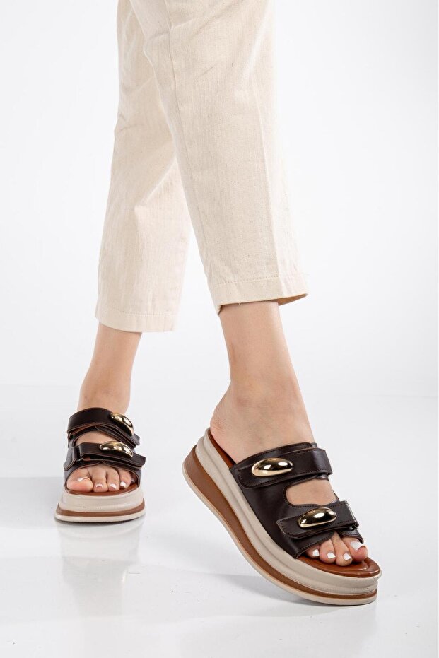 321 -Elegant Buckle Detailed Orthopedic Slippers