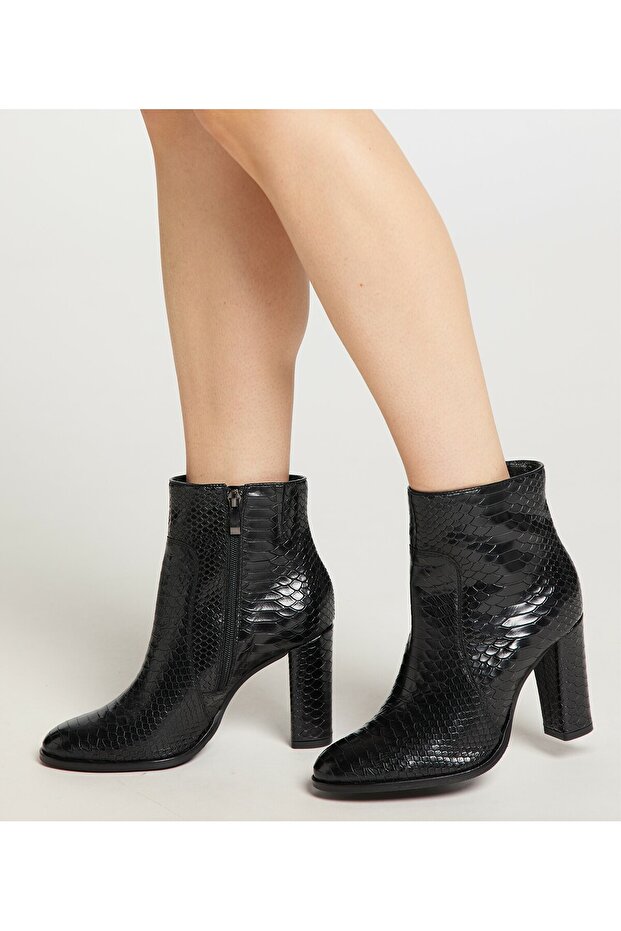 Lederstiefelette in Schlangenoptik - 1