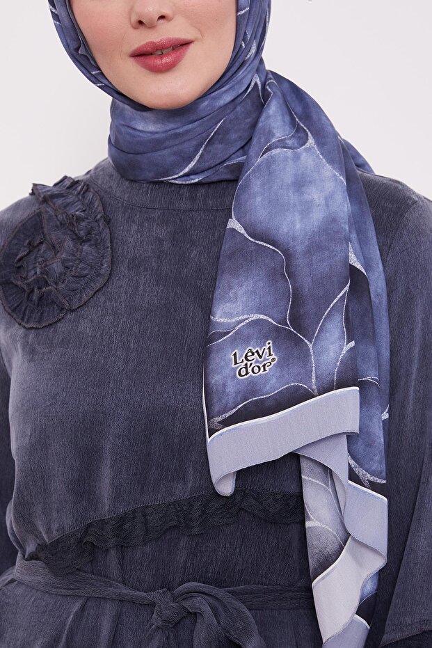 شال ملكي منقوش باللون الأزرق - 4