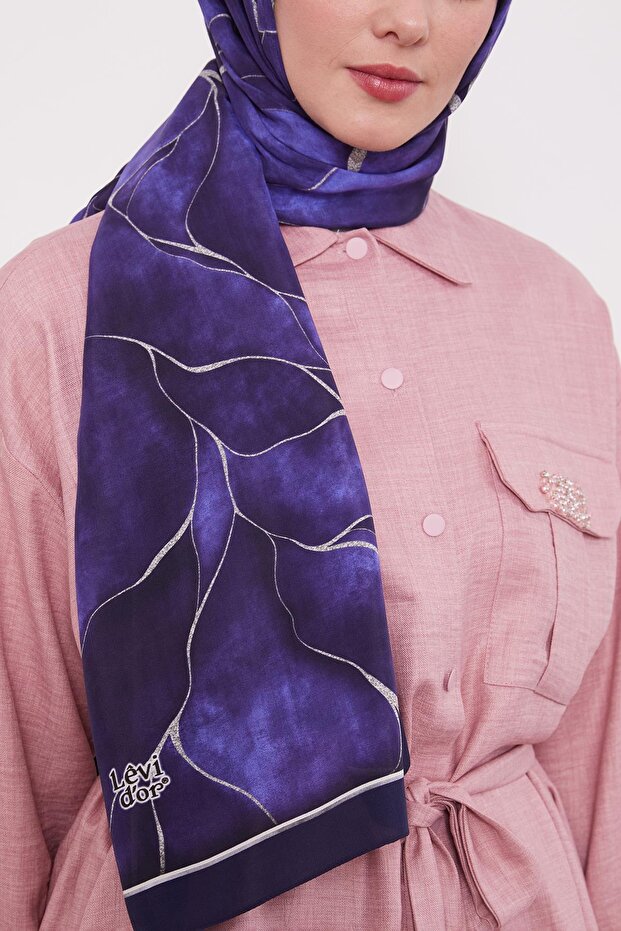 شال ملكي بنمط رقائق باللون الأزرق الداكن - 3