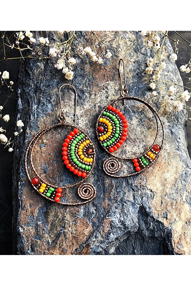 أقراط ملفوفة بسلك نحاسي مصنوعة يدويًا - 1