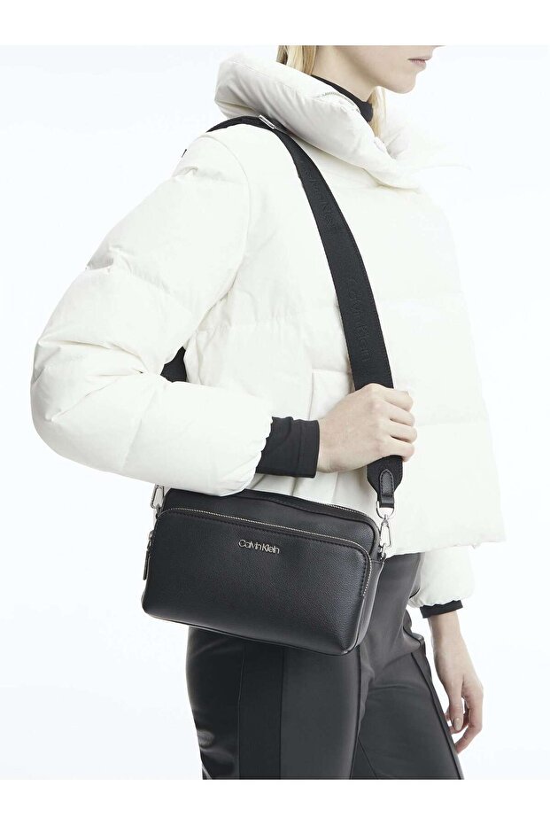 CK MUST CAMERA BAG W/PCKT LG