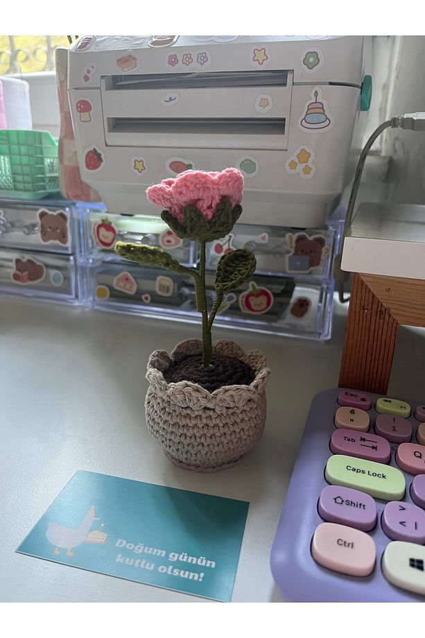 El Yapımı Örgü Saksıda Pembe Gül,Örgü Solmayan Çiçek,Doğum Günü Hediyesi,Masaüstü Hediyelik Çiçek - 2